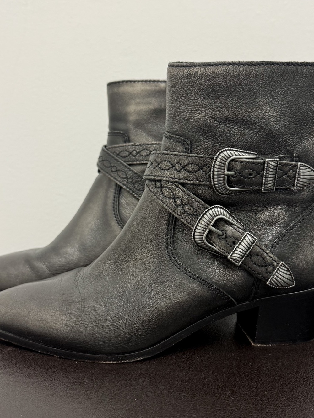 Frye Dark Pewter Leather Ellen Buckles Pointed Toe Block Heel Ankle Boots 7.5 M